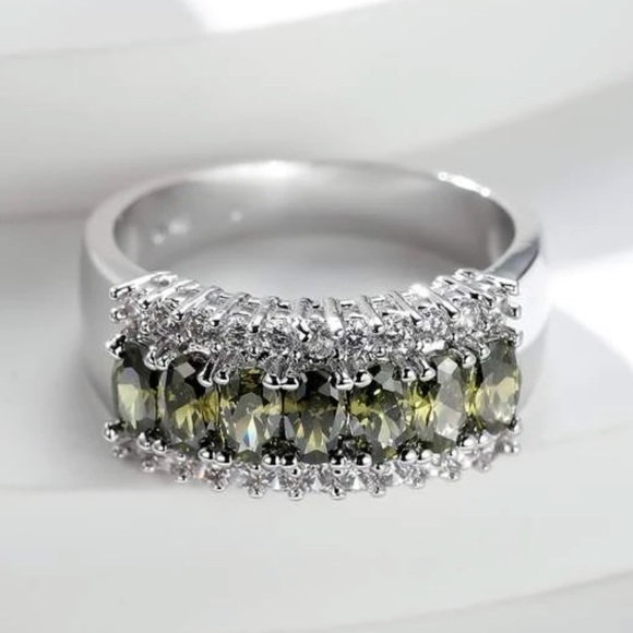 Sterling Silver Cubic Zirconia Ring - Picture 2 of 8